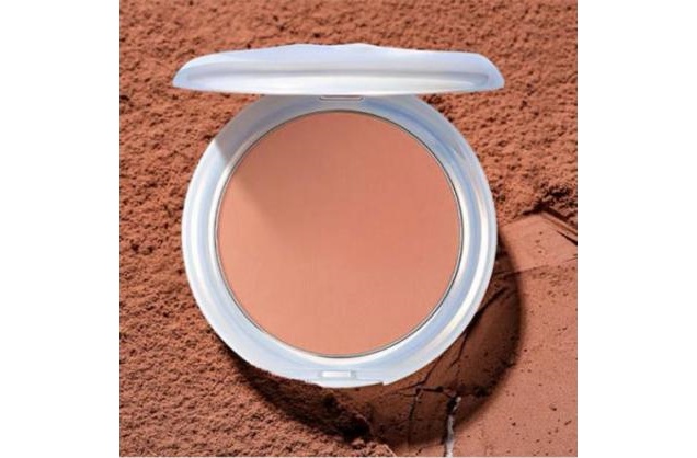 Cruthaíonn blush pop leicne 